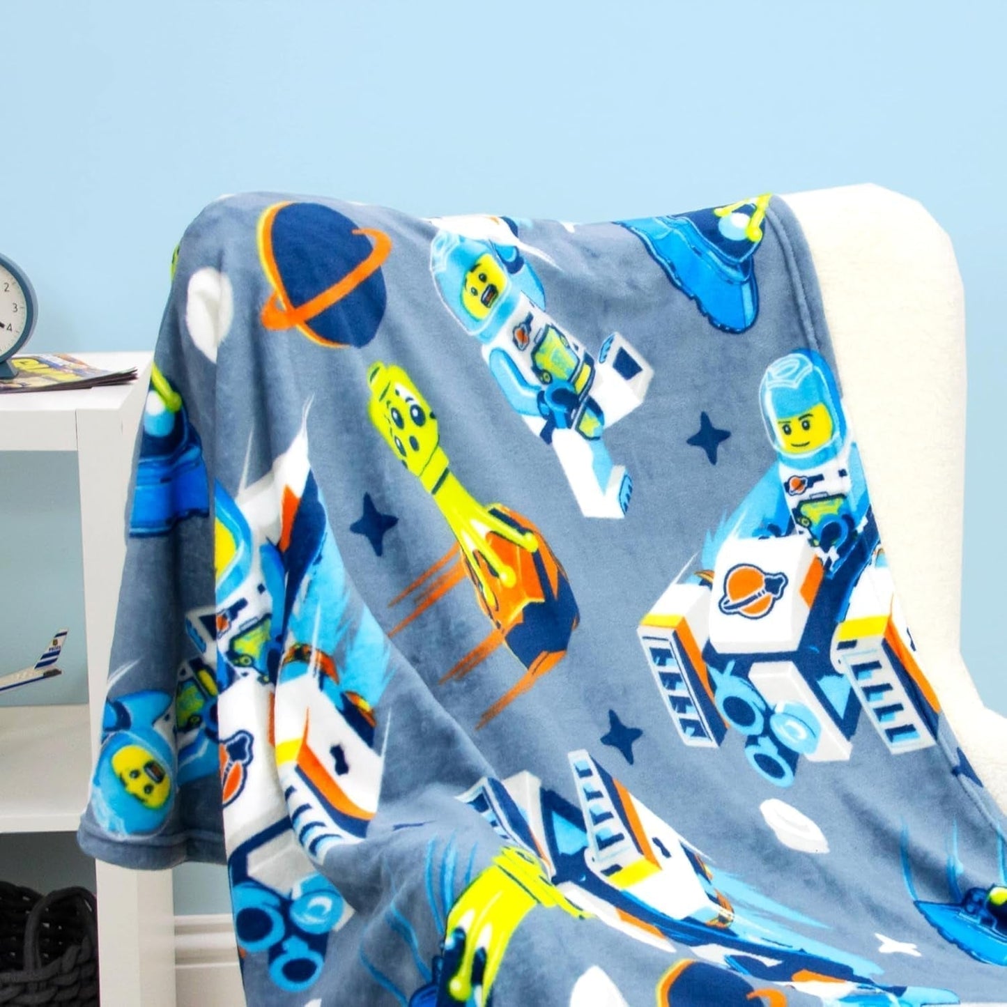 Coperta in pile ufficiale LEGO® City di Character World, morbidissima, calda coperta blu, design Cityspace, perfetta per la camera da letto, il campeggio e per dormire, letti e coperte da 100 x 150 cm Besuche den Character World-Store