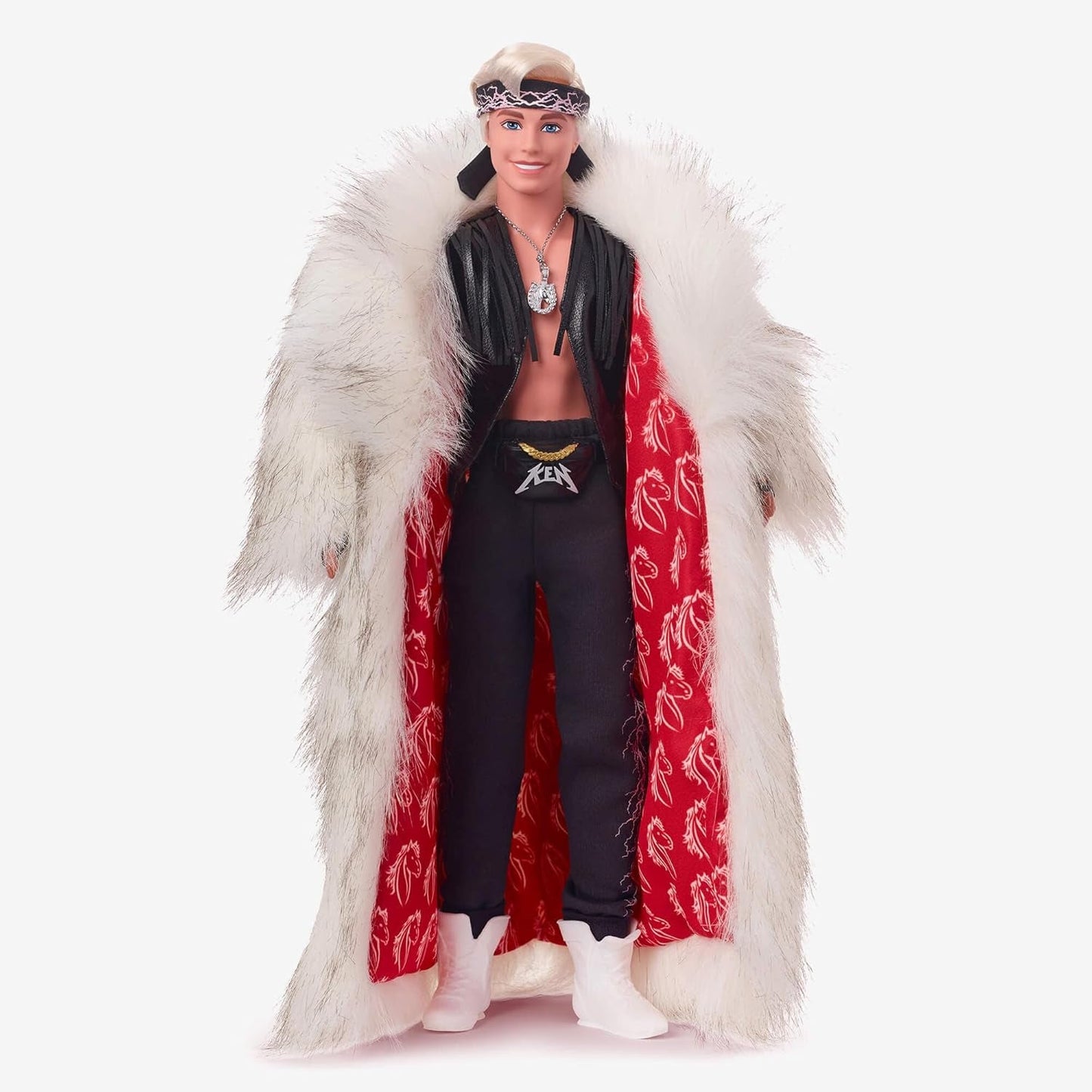 Barbie The Movie, bambola Ken da collezione che indossa un grande cappotto in pelliccia sintetica e un gilet con frange nere con bandana, HRF31