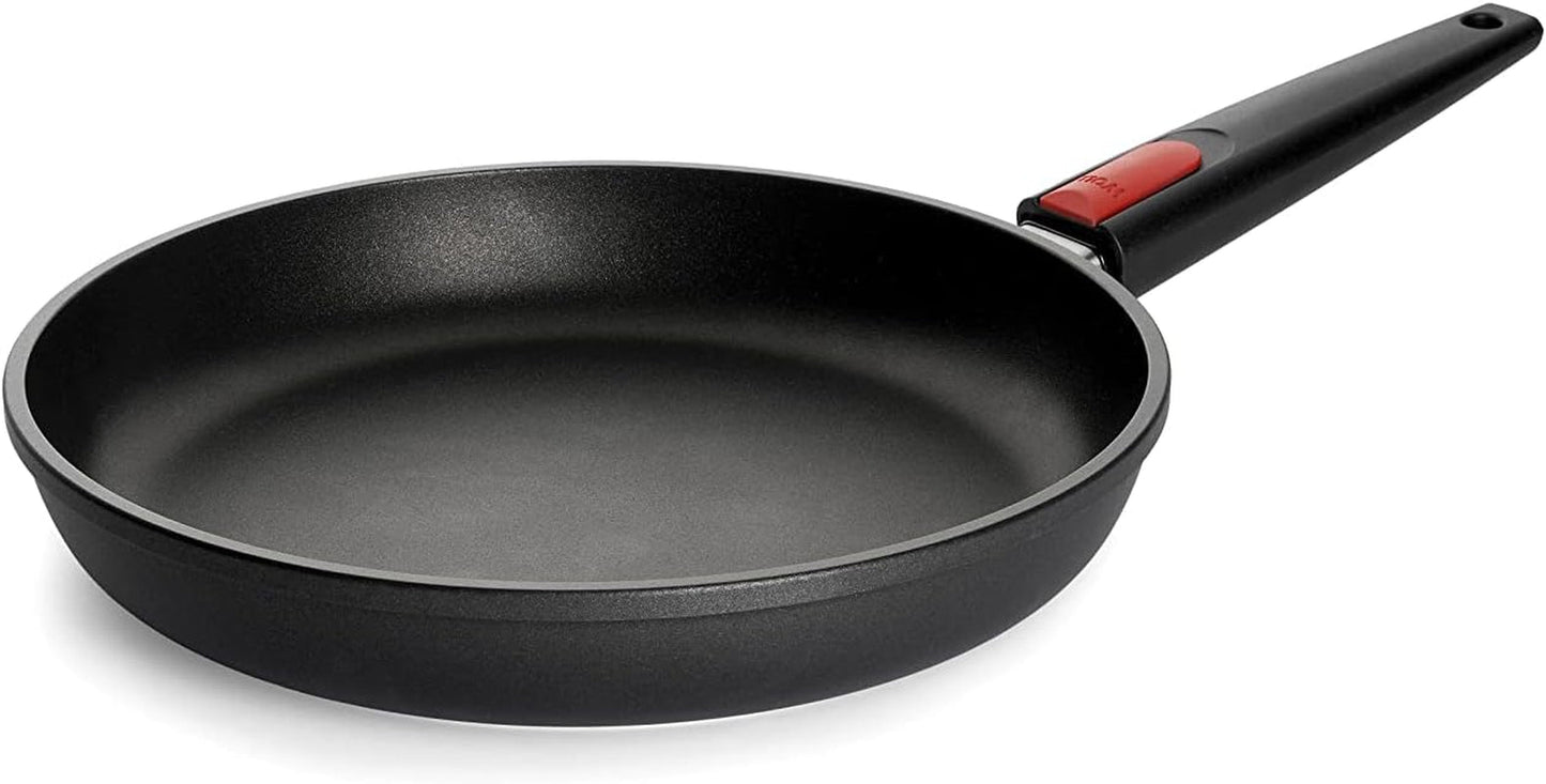 Padella piatta Woll Nowo Titanium - Induzione, altezza 5 Cm, manico removibile - per tutti i tipi di piani cottura, Fusione di alluminio, rivestimento antiaderente Pentole e Padelle Naty Shop 28 Cm