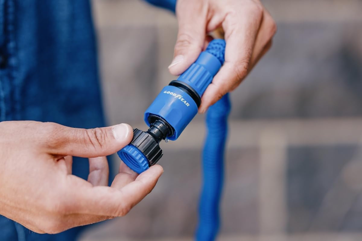 Goodyear - Tubo da giardino da 30 m flessibile, antitorsione e leggero in lattice e tessuto ad alta densità a 3 strati, attacchi rapidi da ½" e ¾" + pistola a spruzzo 7 funzioni