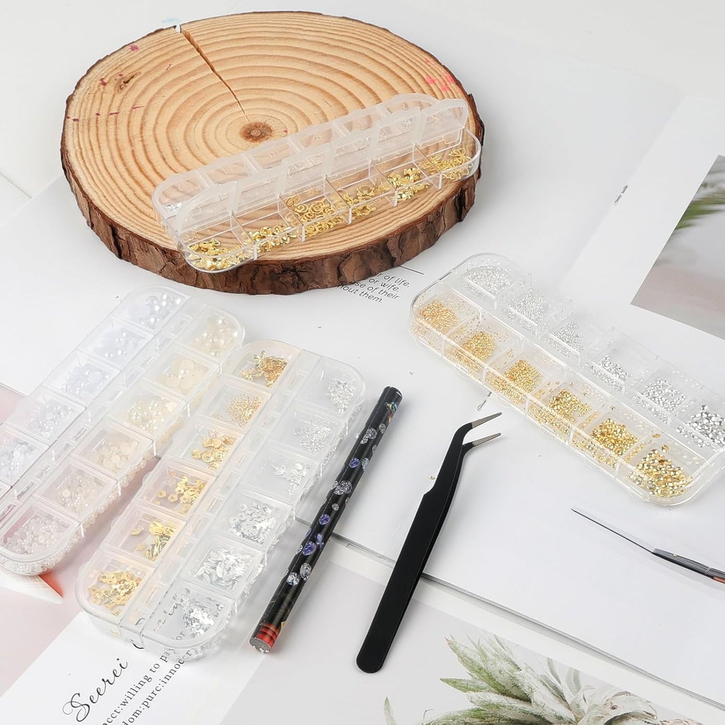 Portachiavi per unghie Set da 4 scatole - 48 tipi di portachiavi per unghie 3D in oro e argento (farfalle, fiori, perle, ecc.) + pinzette e penna - Per unghie in gel e acrilico fai da te | Ideale per salone di bellezza e casa