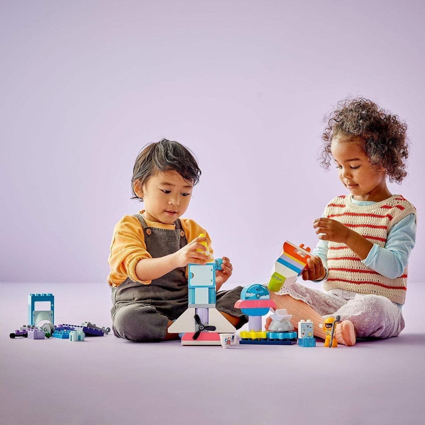 LEGO DUPLO Space Shuttle 3 in 1 Tante Avventure Set Spaziale Razzo Giocattolo per Bambini Giocattolo di Scienza delle Costruzioni Sviluppo precoce delle Capacità Motorie Regalo per bambini di 3 anni 10422 Set di costruzione Beuche den LEGO-Store