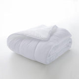 BOEMIA | Trapunta/ Imbottitura letto 120 cm, trapunta 300 G/M², imbottitura ipoallergenica in fibre traspiranti antiacaro, imbottitura extra morbida e antibatterica, dimensioni 200 X 200 cm Trapunte e trapunte Naty Shop White Letto 120 - 200*200Cm