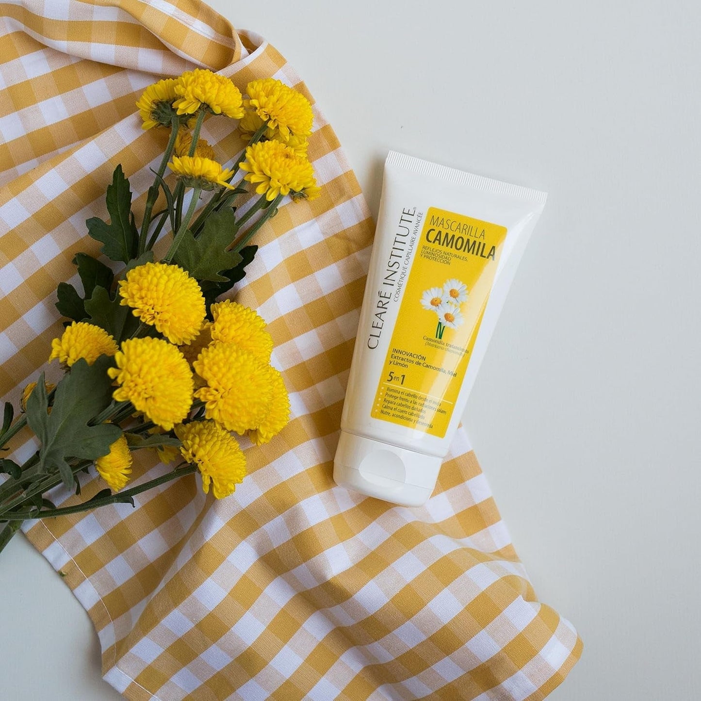 Istituto Clearé | Maschera alla camomilla | Nutre, condiziona e districa | Splendore e splendore dorati | 97% ingredienti naturali | Lenisce il cuoio capelluto Con estratto di camomilla | Maschera per capelli Naty Shop da 150 ml