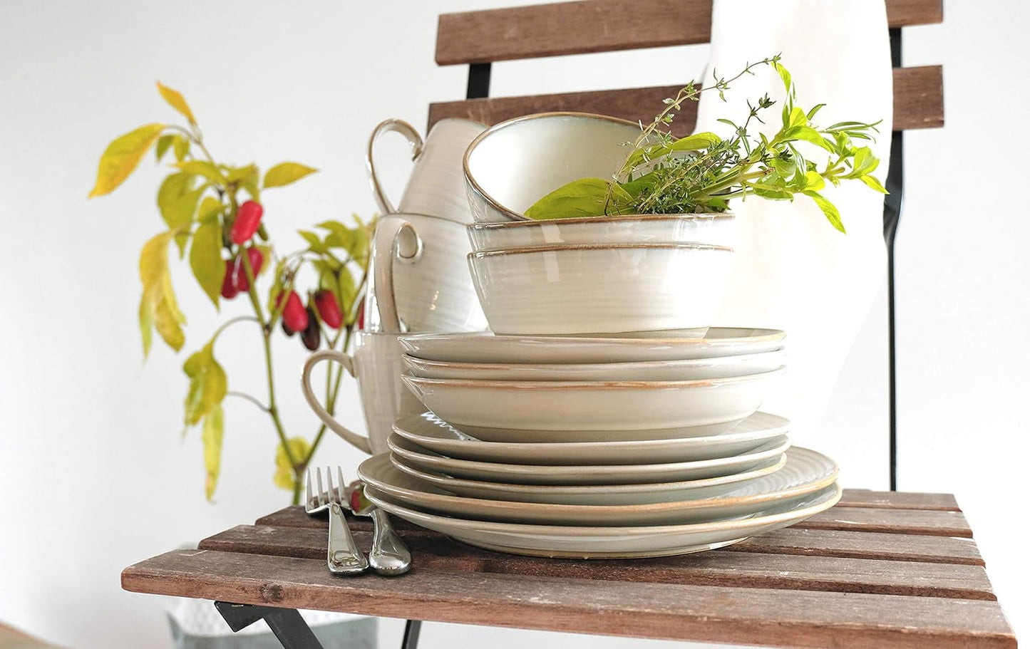 MÄSER 931371 Nottingham Serie Vintage Servizio da tavola per 4, Servizio da tavola da 8 pezzi, Piatti piani e Piatti piani, Look retrò rotondo irregolare, Gres, Beige