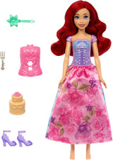 Mattel Disney Princess Ariel Set di bambole alla moda Spin & Reveal con 11 sorprese, inclusi 5 accessori, 5 adesivi e una scena di gioco ispirata al film HTV88