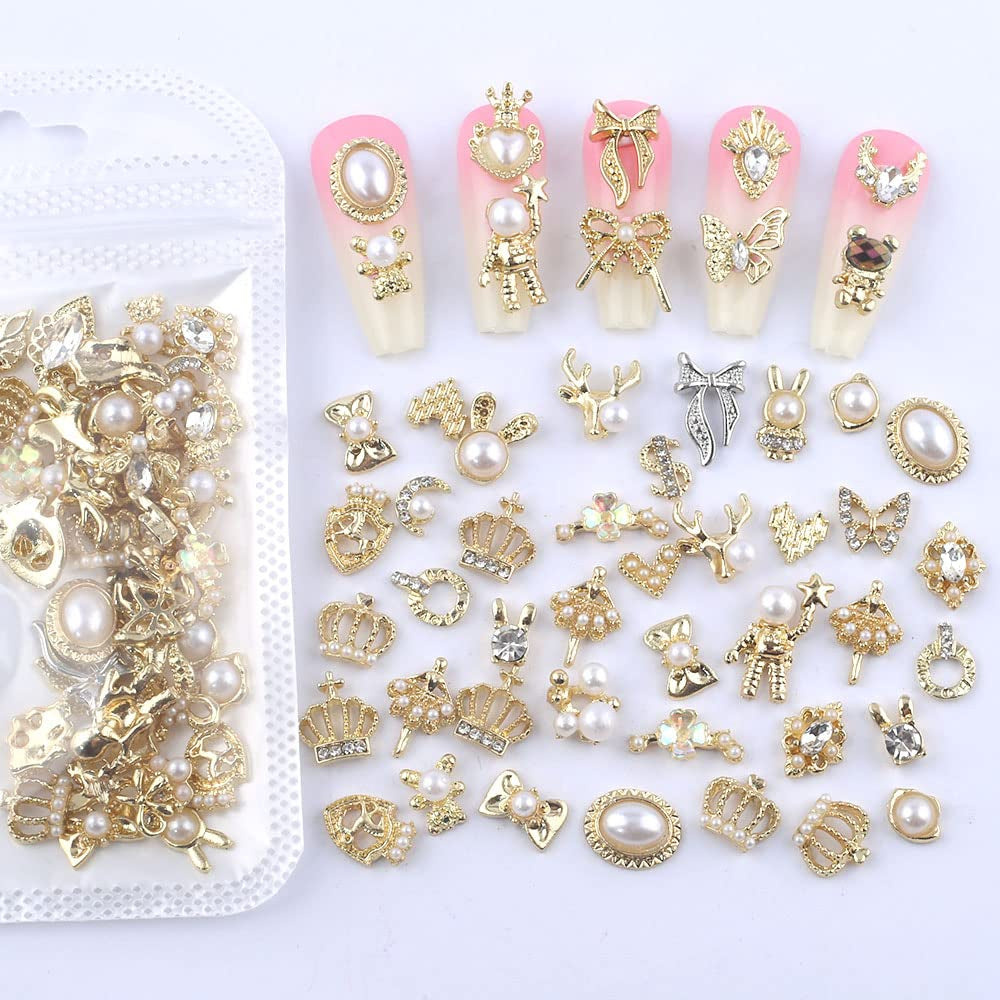 50 Stück Charms per unghie in oro, stili misti Glitzersteine ​​​​Nägel Perle Legierung Nagel Steine ​​​​Blume Schmetterling Strasssteine ​​​​Nägel Herz Stern Nagel Charms DIY Nail Art Zubehör Frauen Nägel Deko