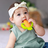 Infantino Lil' Nibbles, Massaggiagengive in silicone strutturato, Giocattolo massaggiagengive per neonati senza BPA, Morbido, facile da tenere, Stimolazione sensoriale per neonati, Carota