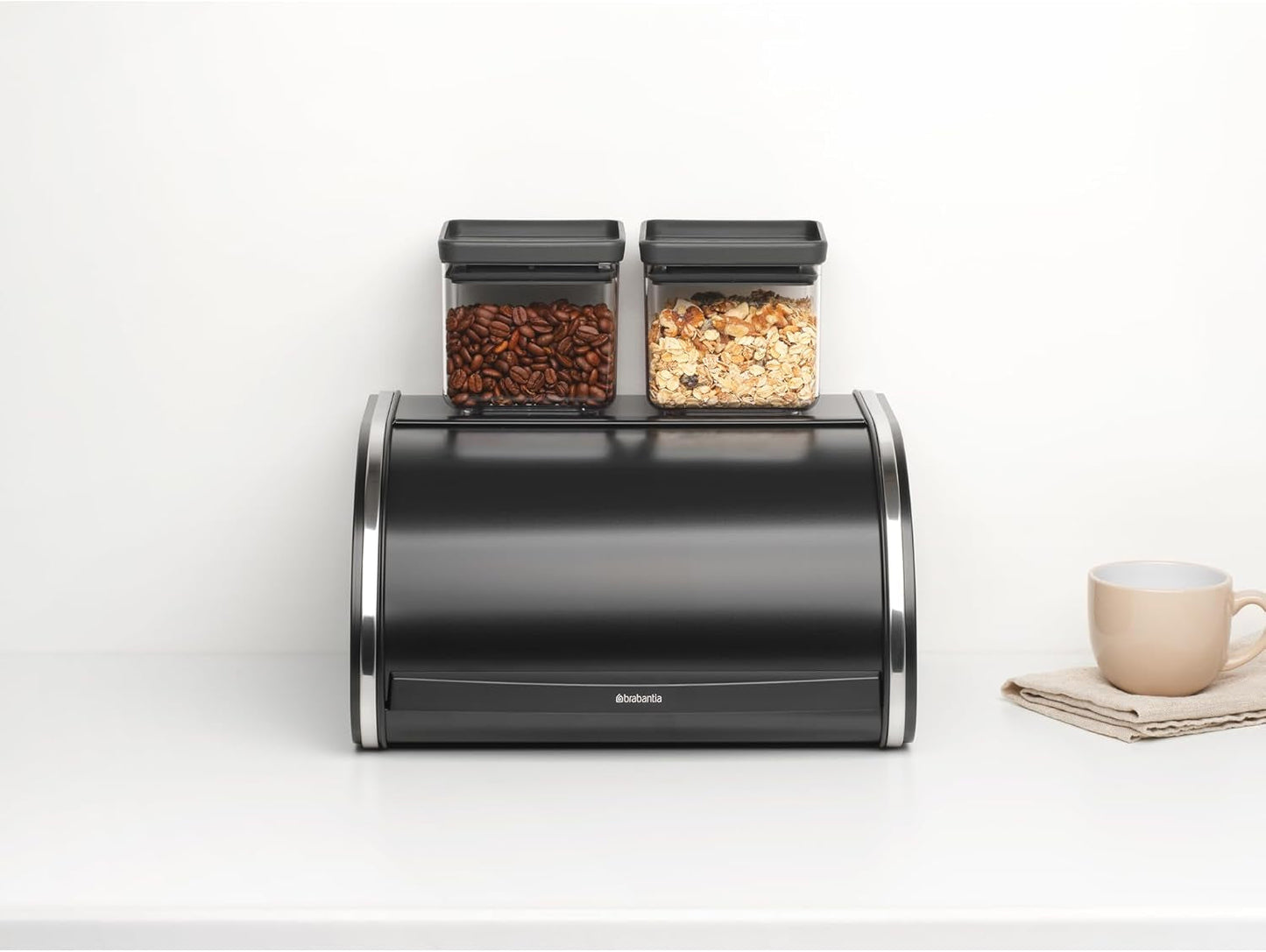 Brabantia portapane per rotoli - Contenitore compatto da banco per pane, bagel e panini con coperchio piatto, acciaio resistente - misura media - nero opaco Contenitori per alimenti Naty Shop