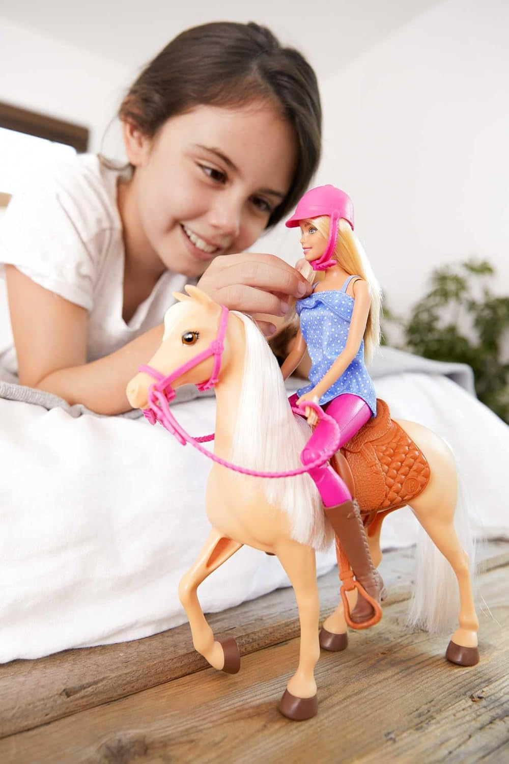Bambola Barbie e cavallo giocattolo, accessori per l'equitazione, include 1 bambola e 1 cavallo, adatto come regalo per bambini dai 3 anni in su, FXH13