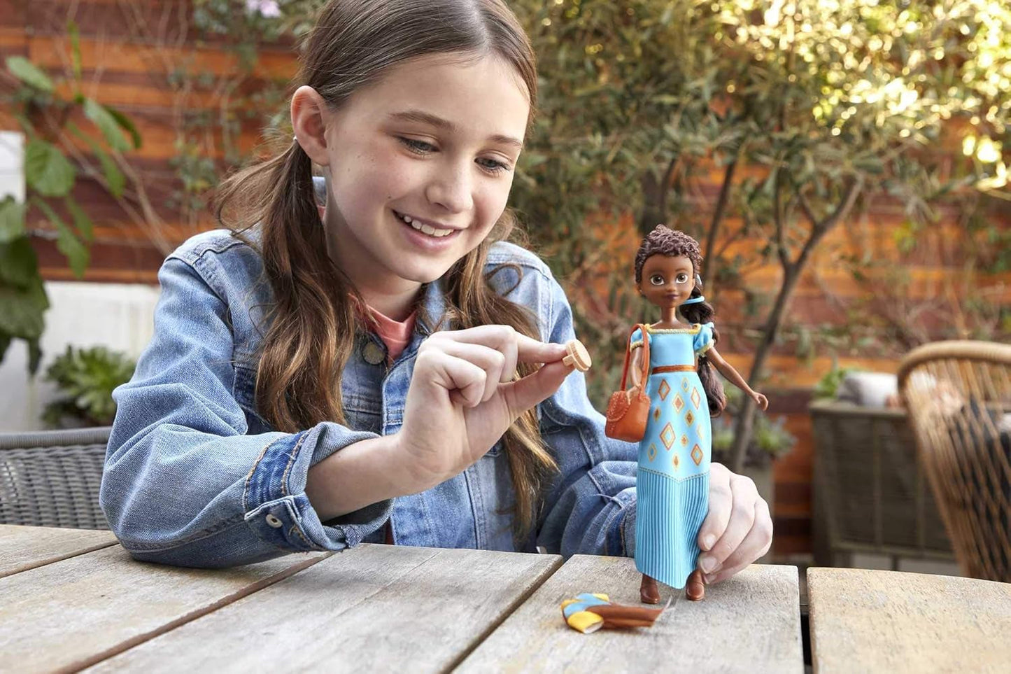 Dreamworks Spirit GXF18 - Spirit - Bambola Pru, divertente e alla moda, libera e indomita (18 cm), 2 abiti e accessori alla moda, 7 giunti mobili, ottimo regalo per bambini dai 3 anni in su