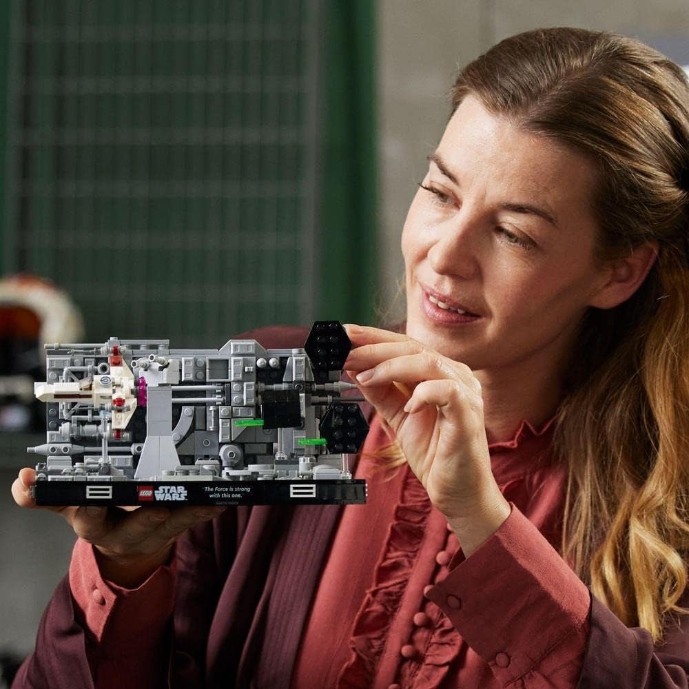 LEGO Star Wars 75329 Set diorama della corsa alla trincea della Morte Nera, kit modello X-Wing per adulti di Luke Skywalker, gadget per i fan di Una nuova speranza, decorazione della stanza, set da costruzione regalo Besuche den LEGO-Store