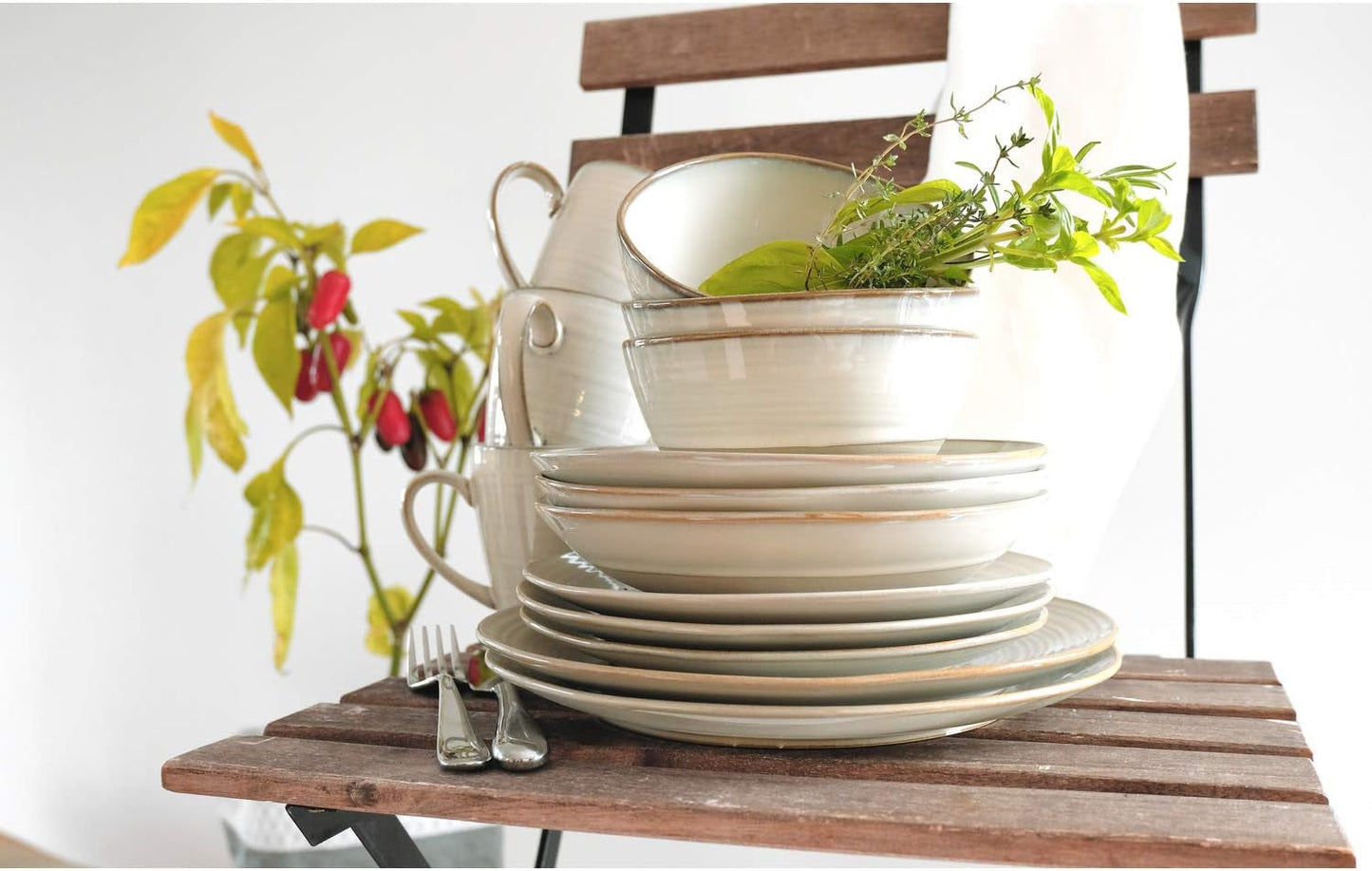 MÄSER 931512 Nottingham Serie Vintage Servizio di stoviglie per 4, Servizio combinato da 20 pezzi con forme rotonde irregolari in look retrò, Piastrella, Beige