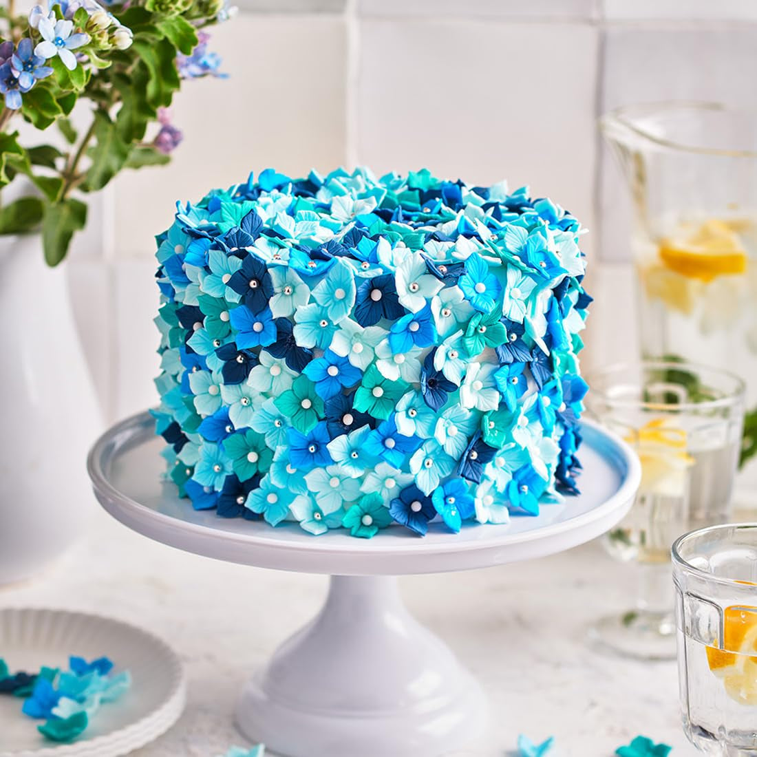 Fondant arrotolato FunCakes Baby Blue: facile da usare, liscio, flessibile, morbido e modellabile, perfetto per decorare torte, halal, kosher e senza glutine. Pasta di zucchero Naty Shop da 1 kg