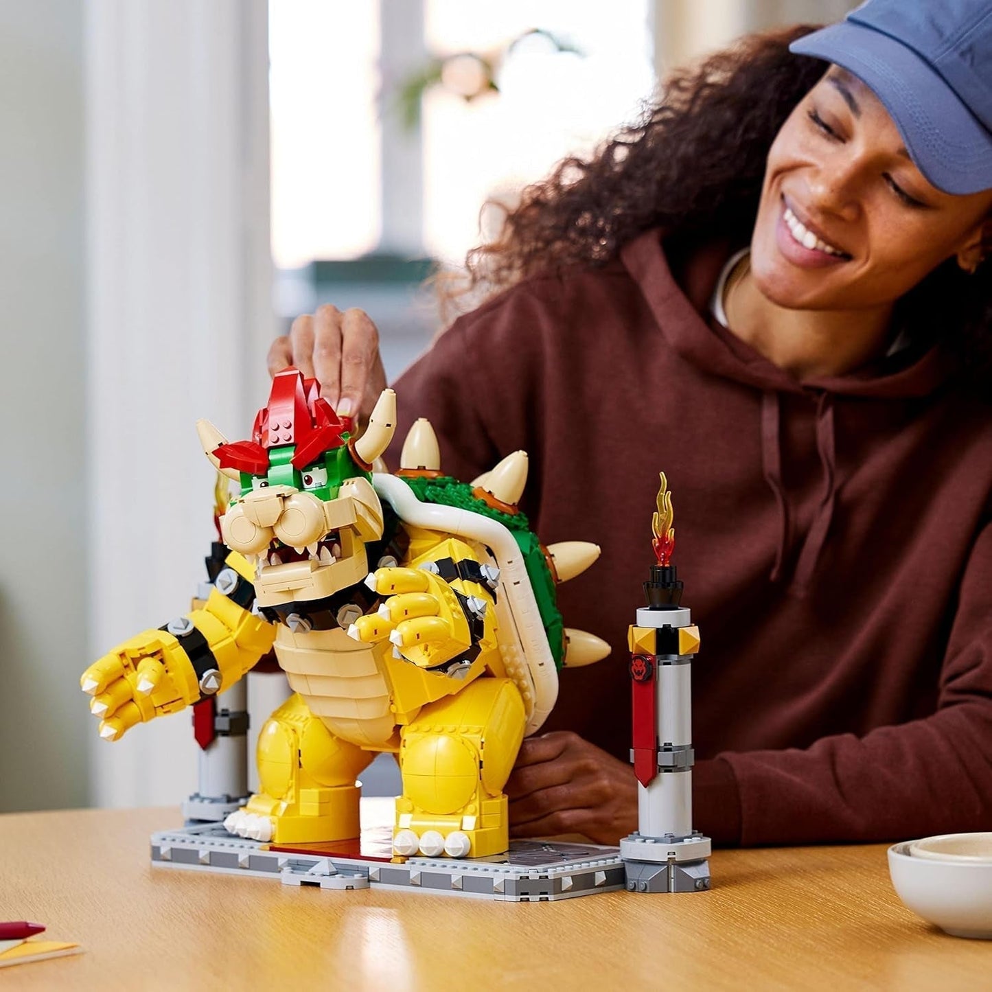 LEGO Super Mario The Mighty Bowser Kit modello 3D Grande set di action figure da collezione inclusa piattaforma da duello Idea regalo per i fan da esporre come decorazione della stanza 71411 Set di costruzione Besuche den LEGO-Store