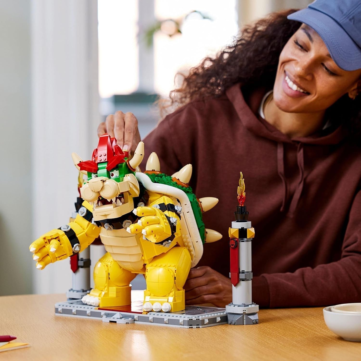 LEGO Super Mario The Mighty Bowser Kit modello 3D Grande set di action figure da collezione inclusa piattaforma da duello Idea regalo per i fan da esporre come decorazione della stanza 71411 Set di costruzione Besuche den LEGO-Store