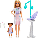 Barbie Dentista, Bambola alla moda con capelli biondi, vestito blu e camice da laboratorio, 1 bambola per bambini, accessori per esami e accessori assortiti, JCR74