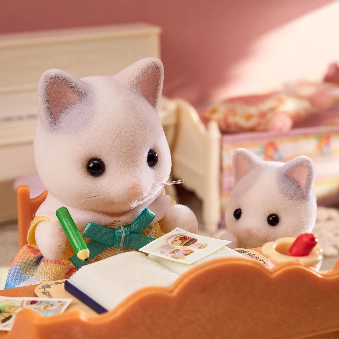 Sylvanian Families - 5738 Famiglia di gatti del latte - Figure di case delle bambole