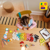 Scatola divertente creativa LEGO Classic, mattoncini da costruzione colorati per giochi di ruolo fantasiosi, set da costruzione per principianti, giocattoli per ragazze e ragazzi a partire da 5 anni, modelli ricostruibili 11042 Set da costruzione Besuche den LEGO-Store