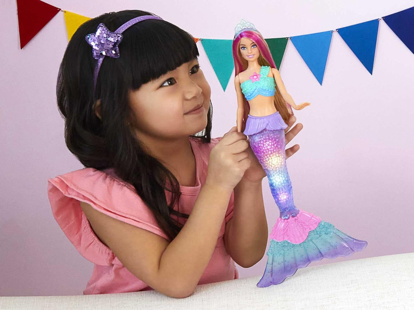 Barbie Dreamtopia Magic Light Sirena con capelli biondi, bambola Barbie con coda da sirena, adatta come regalo per bambini dai 3 anni in su, HDJ36