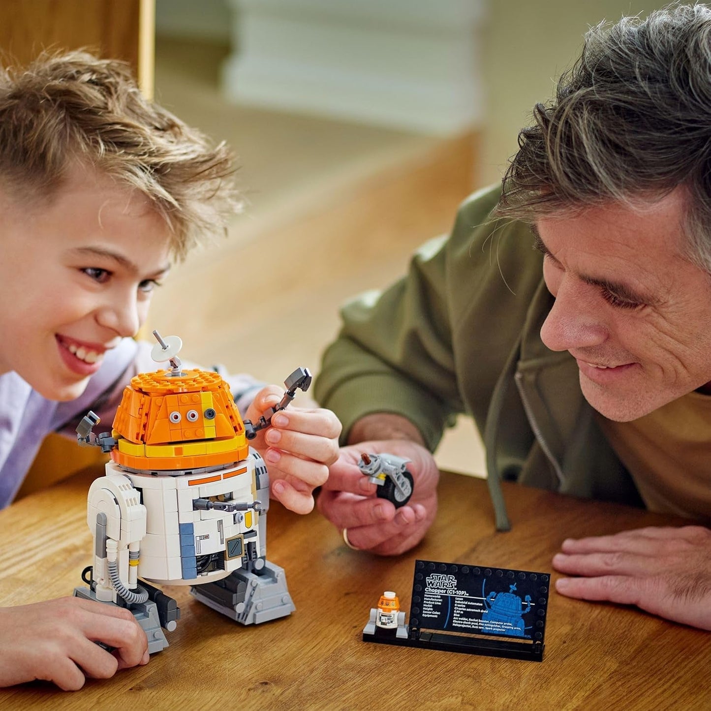 LEGO Star Wars personaggio 75416 Ahsoka Astromech Droid Chopper (C1-10P) - giocattolo con testa mobile, bracci staccabili e ruota centrale - regalo per i fan di Ahsoka, ragazzi e ragazze sopra i 10 anni Set di costruzione Besuche den LEGO-Store