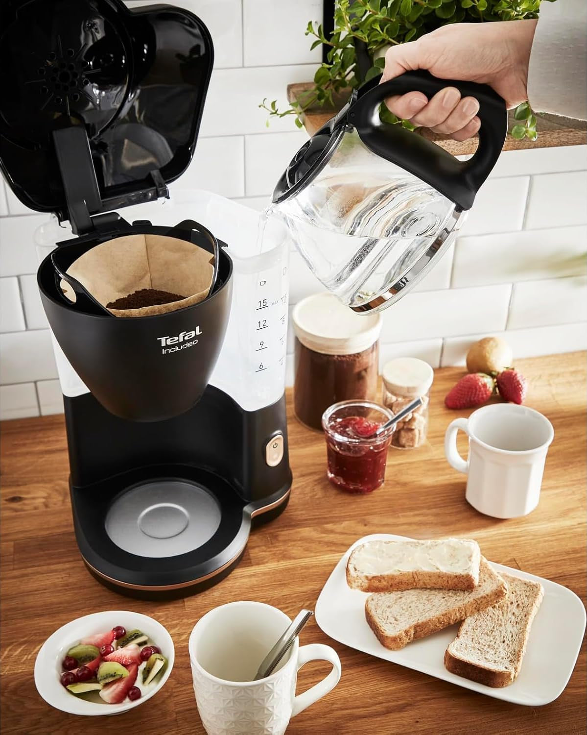 Macchina per caffè espresso con filtro Tefal Includeo, macchina per caffè espresso estremamente facile da usare, adatta per destrimani e mancini, apertura automatica del coperchio, 1,25 L, da 10 a 15 tazze, CM533811