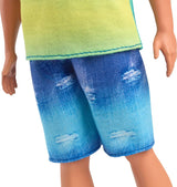 Ken Barbie Fashionistas bambola n. 236 con capelli neri, canotta verde acqua sfumata, shorts in denim e scarpe da ginnastica argentate, HYV00