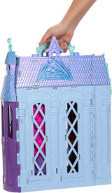 Mattel Disney Frozen - Casa delle bambole Castello Arendelle (60 cm+) con la bambola Elsa, 4 parchi giochi e 15 mobili e accessori Disney Frozen II, HLW61