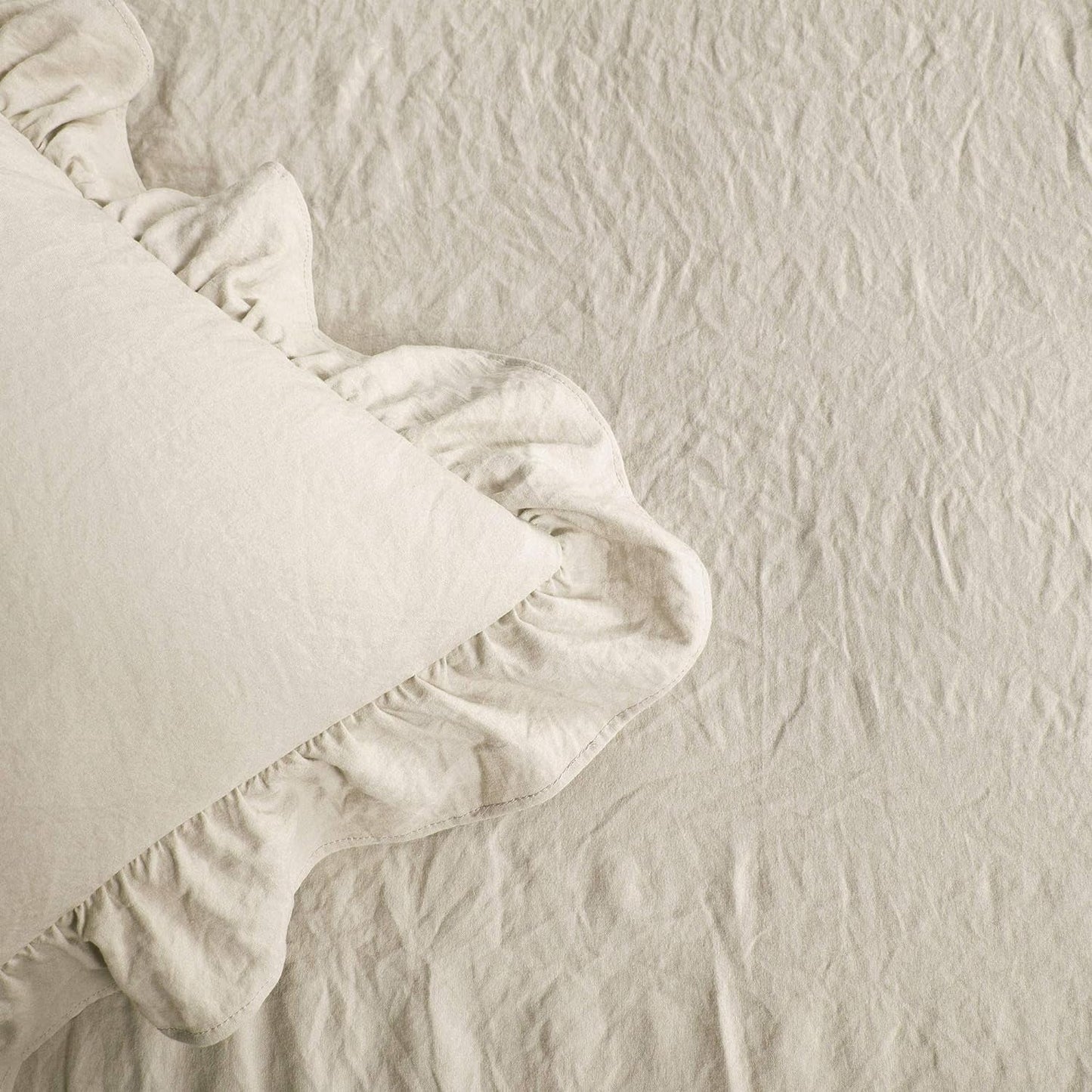 Set di biancheria da letto con gonna a volant con decorazioni lussureggianti Set di biancheria da letto di lusso in 3 pezzi per la fattoria Elegante e affascinante dettaglio con volant Stile senza tempo e design classico Letti e trapunte con decorazioni lussureggianti king size morbide e leggere