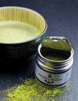 Matcha biologico premium dal Giappone, grado cerimoniale, senza pesticidi, polvere extra fine in scatola da 30 g, sapore di tè verde intenso e delicato, adatto per latte macchiato, frullati, grado cerimoniale