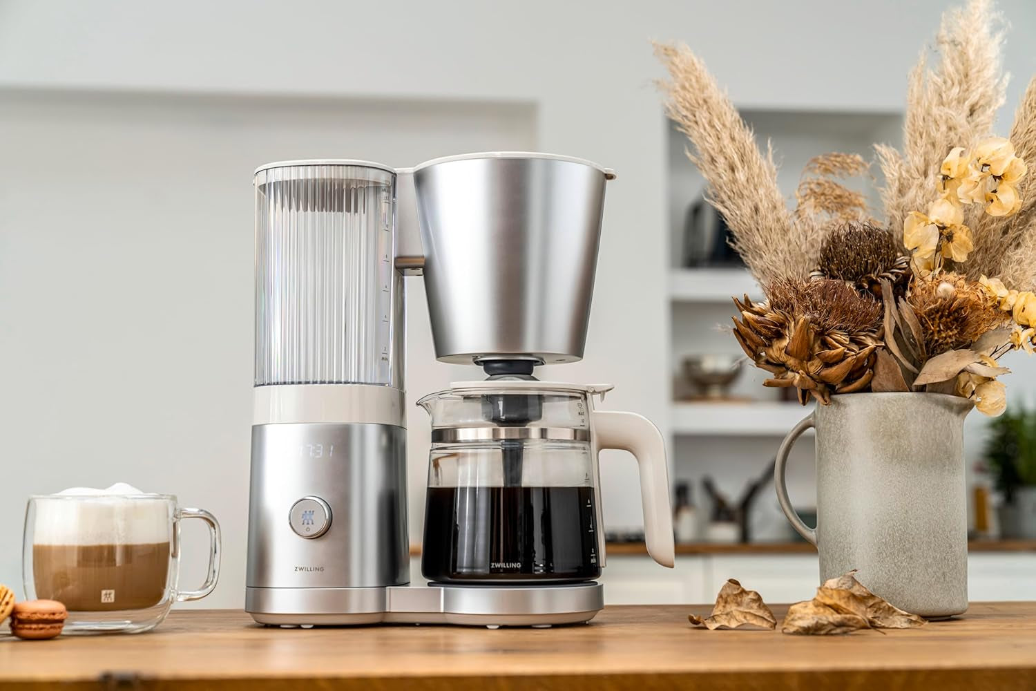 ZWILLING ENFINIGY Macchina per caffè espresso con filtro con caraffa in vetro da 1,5 litri, Macchina per caffè espresso con caldaia in acciaio inossidabile, Funzione fioritura e decalcificazione intelligente, Plastica, Argento