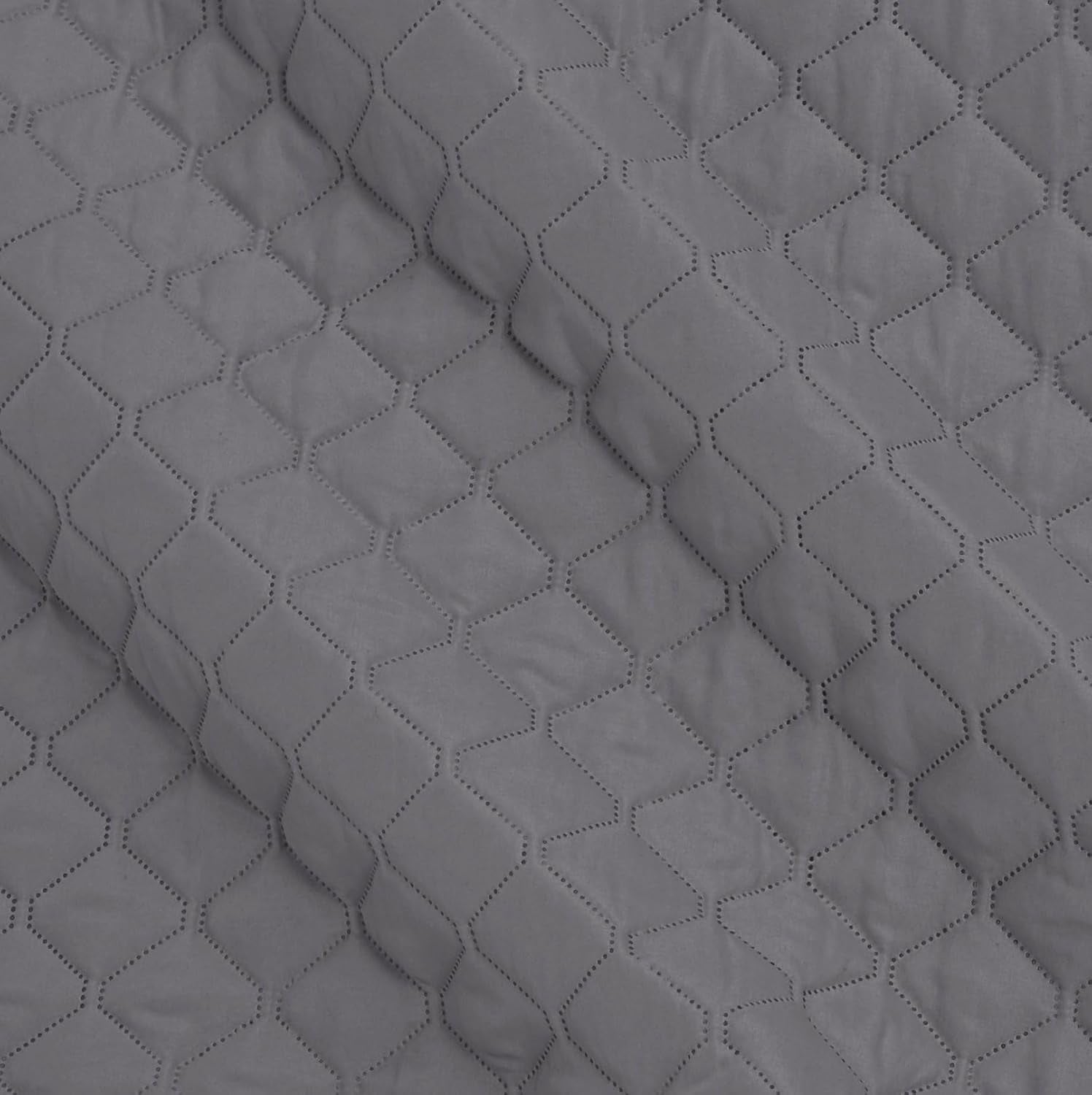 Piumino oversize Amazon Basics con rilievo, 170 X 210 cm, motivo a rombi grigio scuro Letti e coperte Richiedi il negozio Amazon Basics