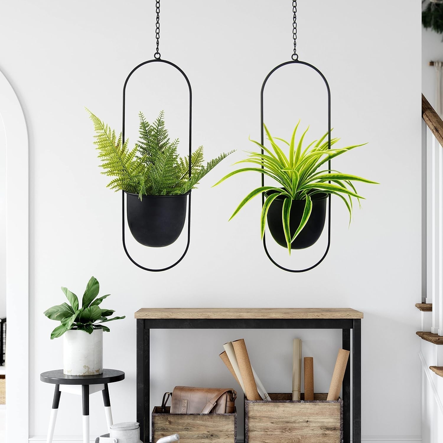 Vasi da fiori sospesi in metallo 2 pezzi Appendiabiti geometrico ovale nero con vasi Fioriera moderna da parete e soffitto Vasi da fiori da 15,2 cm per interni ed esterni 2 pezzi
