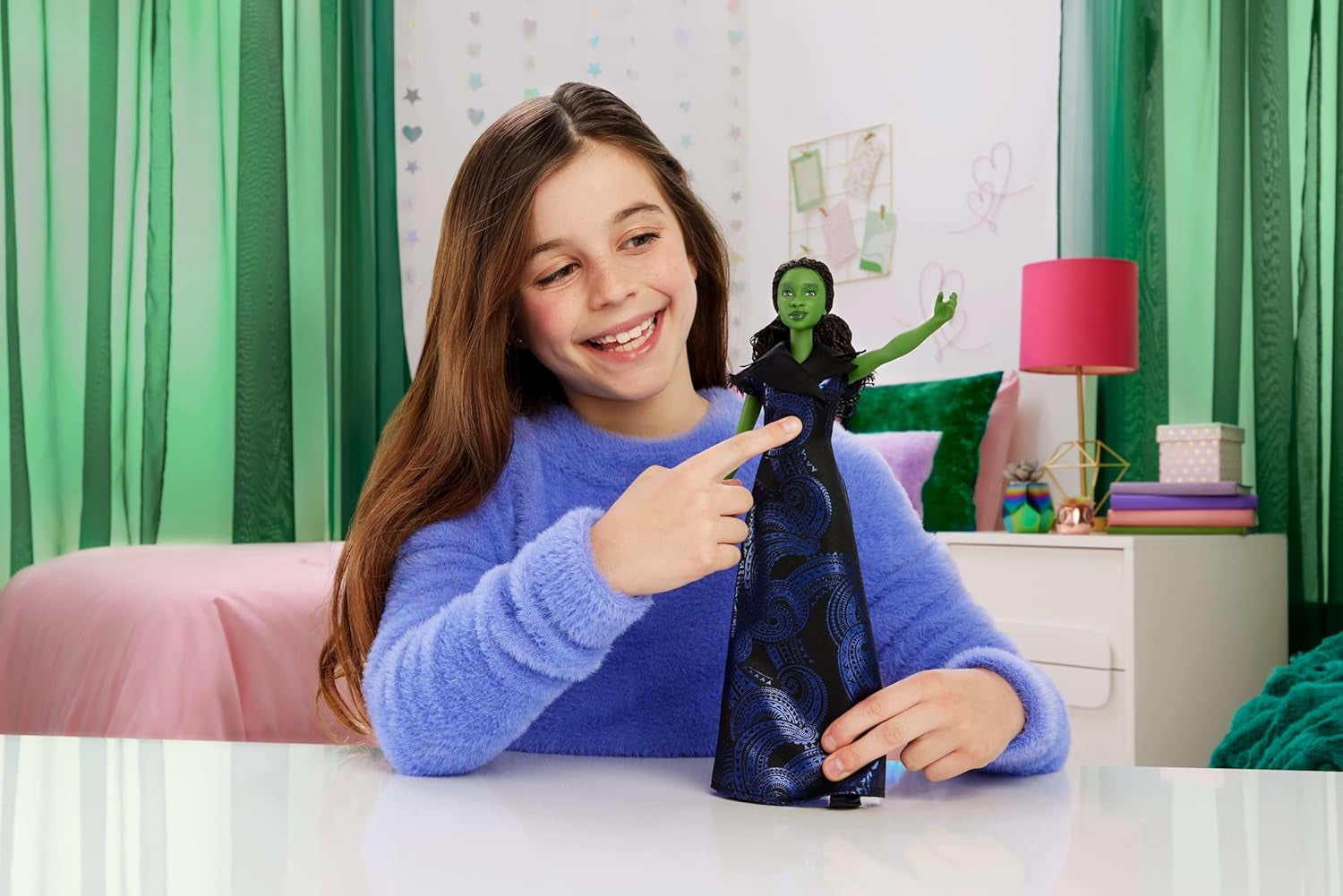 Mattel Wicked: for Good Singing Elphaba Fashion Doll della Universal Pictures con vestito staccabile ispirato al film canta "for Good" in inglese, JFM09