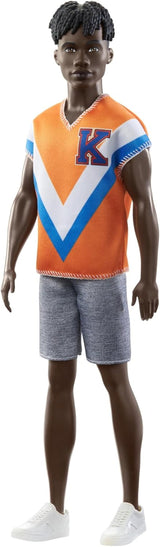 Barbie Ken Fashionistas - T-shirt con stampa di cactus e palme, pantaloncini bianchi e scarpe da ginnastica, perfetta per avventure con gli amici e passeggiate per la città, per bambini dai 3 anni in su, bambole HJT10 Naty Shop 0