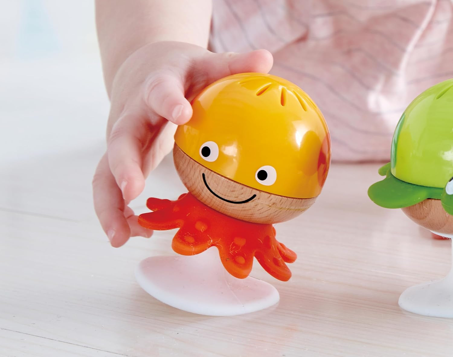 Set sonaglio con ventosa Hape | Tre animali con elementi di dentizione, tartaruga, polpo e balena | Giocattolo didattico da 0 mesi Bebe Toys Naty Shop