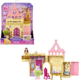 Mattel Disney Princess Playset trasformabile Carrozza al castello con la piccola bambola Aurora, 3 livelli, 6 aree gioco, 4 personaggi, mobili e accessori HWX17 Bambole Naty Shop Belle Playset