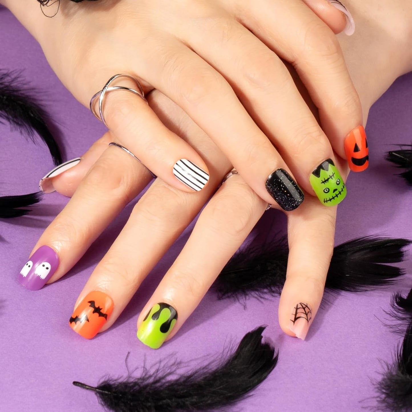 72 pezzi Unghie di Halloween Unghie finte autoadesive Unghie artificiali corte Unghie pressate autoadesive Zucca Fantasma Unghie artificiali Suggerimenti Nail Art Arancione Verde Nero