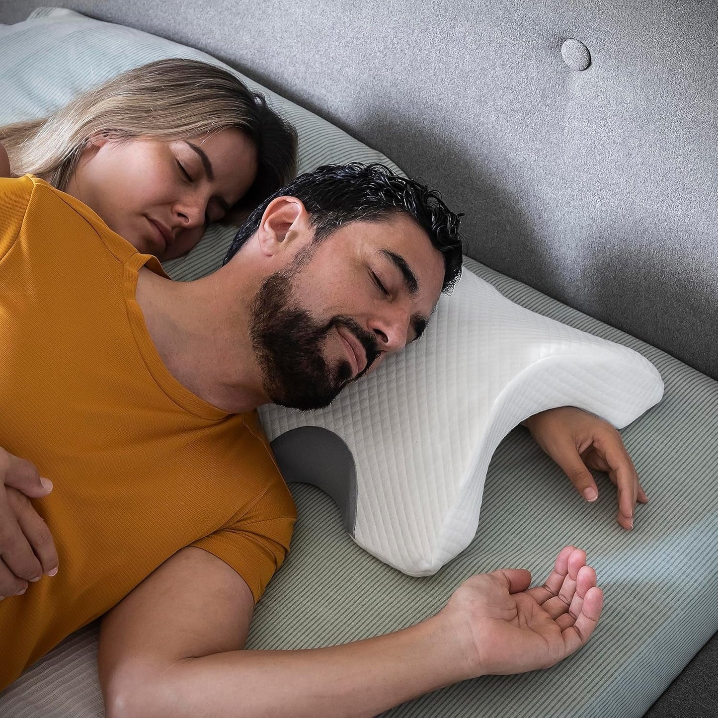 InnovaGoods - Cuscino cervicale viscoelastico per coppia, Design ergonomico per il relax di coppia, Memory foam per alleviare la pressione, Rivestimento sfoderabile, Bianco, 36 x 12,5 x 30,5 cm, Memory foam