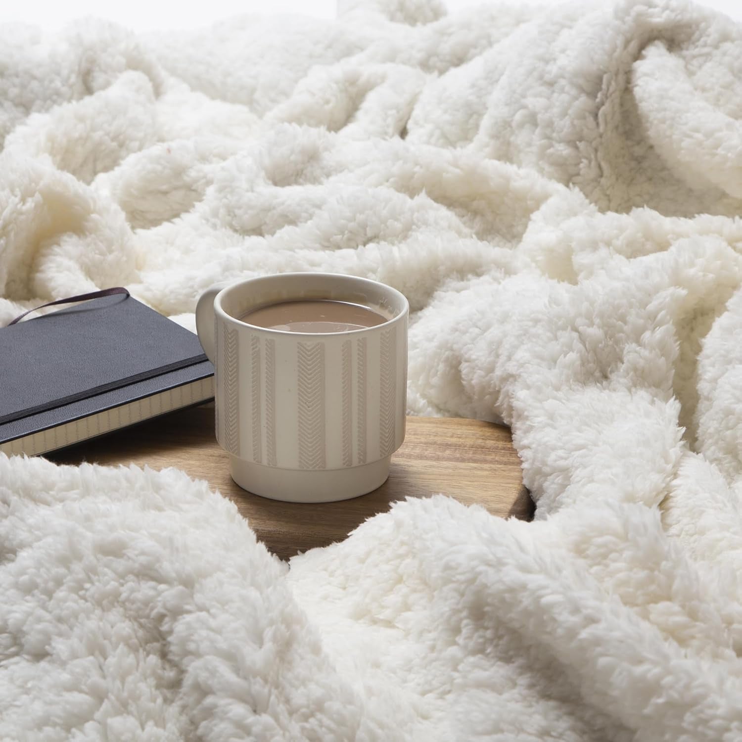 CARSTENS, INC. Coperta Wrangler Ultra Premium, super morbida, pile Sherpa, oversize, 137,2 x 172,7 cm, Letti e coperte Southwest Horizon Carstens, Inc.