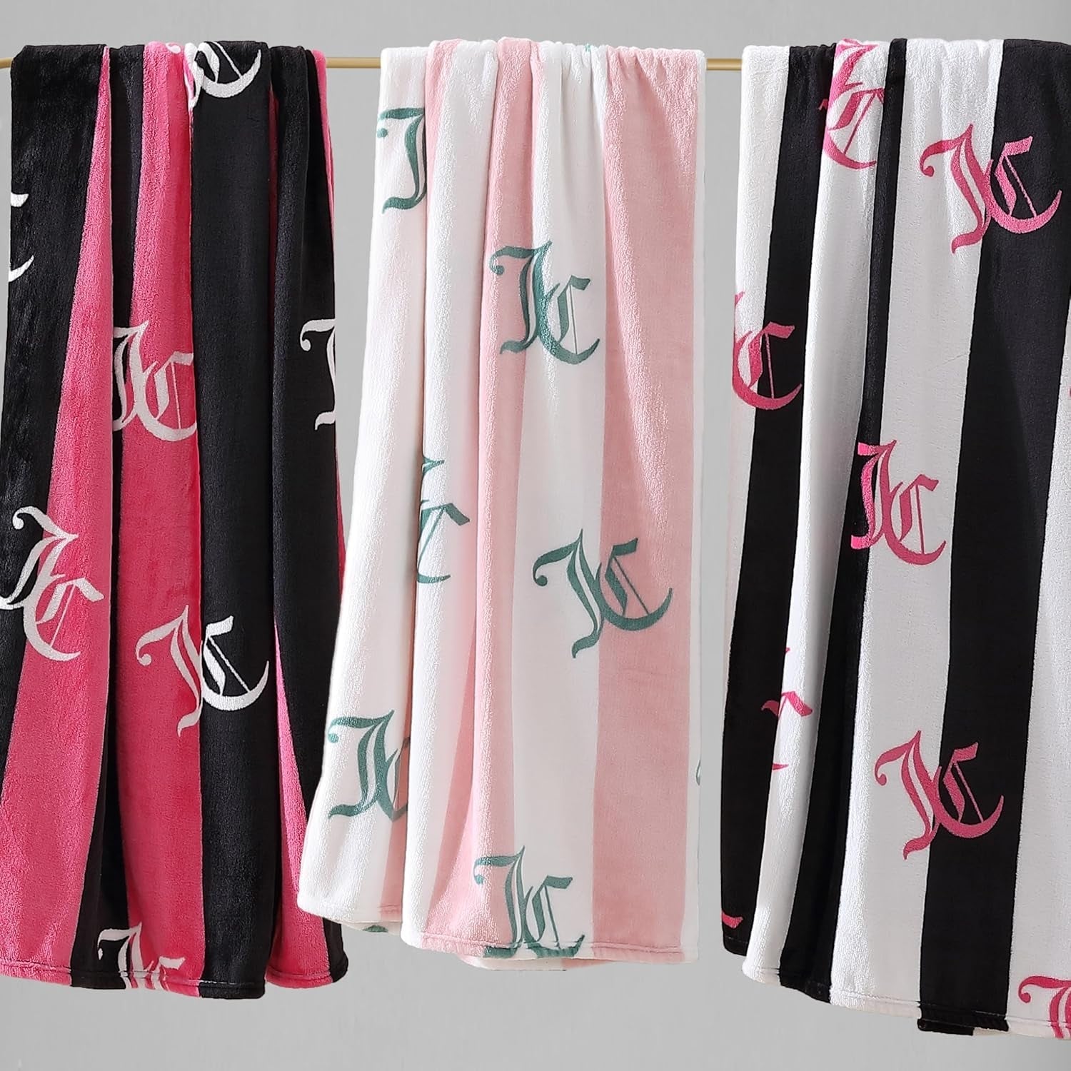 Coperta in peluche Juicy Couture Cabana, 127,7 x 178,8 cm, lussuosa coperta in peluche in microfibra per il massimo comfort e calore accogliente Letti e coperte Juicy Couture