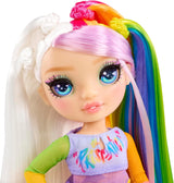 Rainbow High Junior High Rock Band - Amaya, Rainbow Colors - Bambola alla moda da 23 cm con tastiera, personalizzabile con adesivi, articolata, simpatico giocattolo per bambini dai 4 anni in su