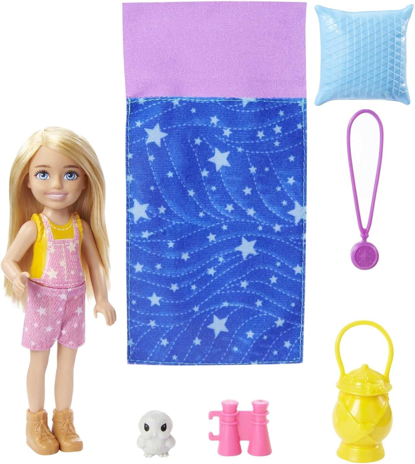Serie Barbie Chelsea, bambola Chelsea da campeggio con capelli biondi, gufo, sacco a pelo, cuscino, torcia elettrica, binocolo, accessori da campeggio, regalo per bambini, giocattolo da 3 anni in su, HDF77