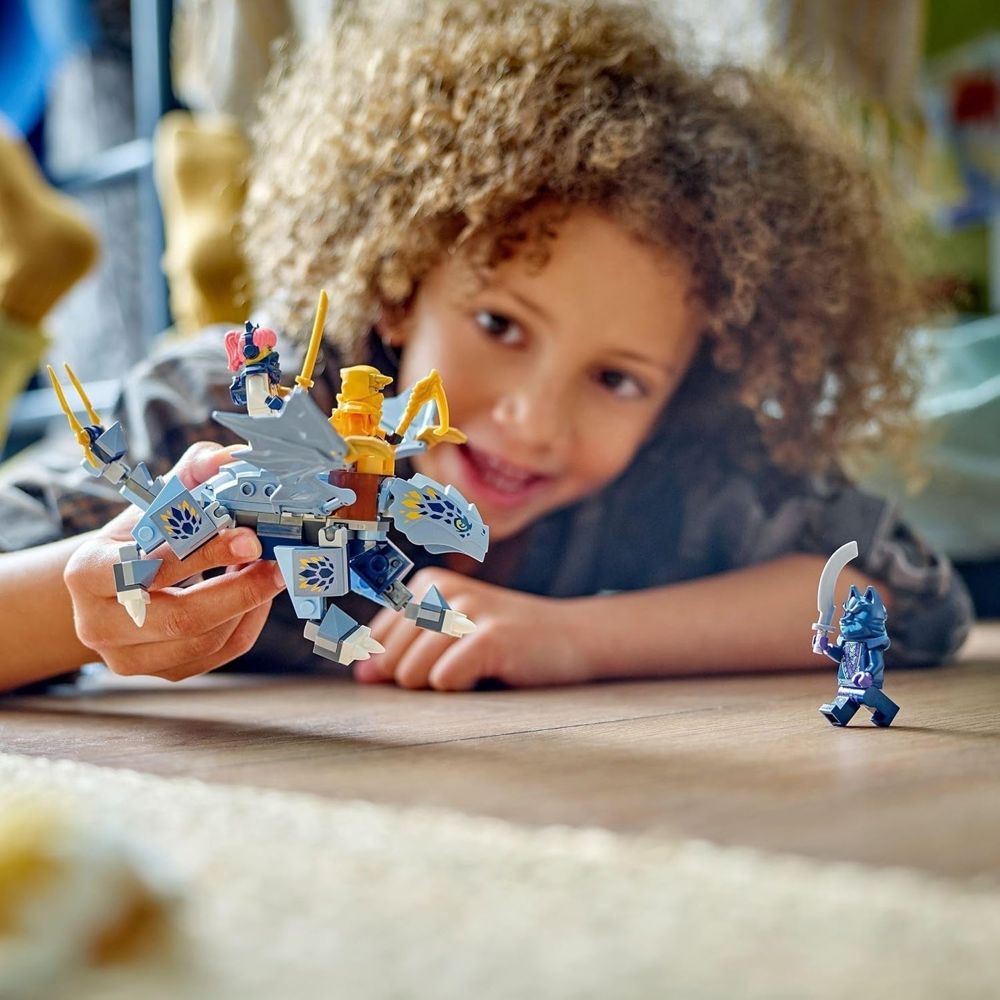 LEGO NINJAGO Riyu Il Baby Drago Drago Giocattolo con 3 mini personaggi Ninja costruibile Giocattolo per ragazzi e ragazze di 6 anni Regalo ricco di azione per bambini 71810 Set da costruzione Besuche den LEGO-Store