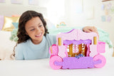 Mattel Disney Princess Playset trasformabile dalla carrozza al castello con la piccola bambola Aurora, 3 livelli, 6 aree gioco, 4 personaggi, mobili e accessori HWX17 Naty Shop Dolls