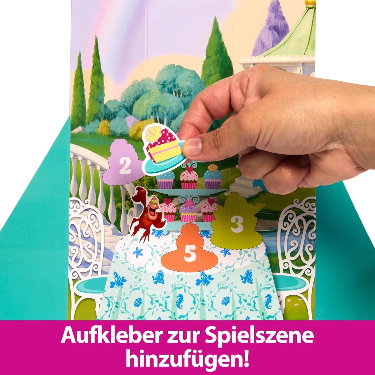 Mattel Disney Princess Ariel Set di bambole alla moda Spin & Reveal con 11 sorprese, inclusi 5 accessori, 5 adesivi e una scena di gioco ispirata al film HTV88