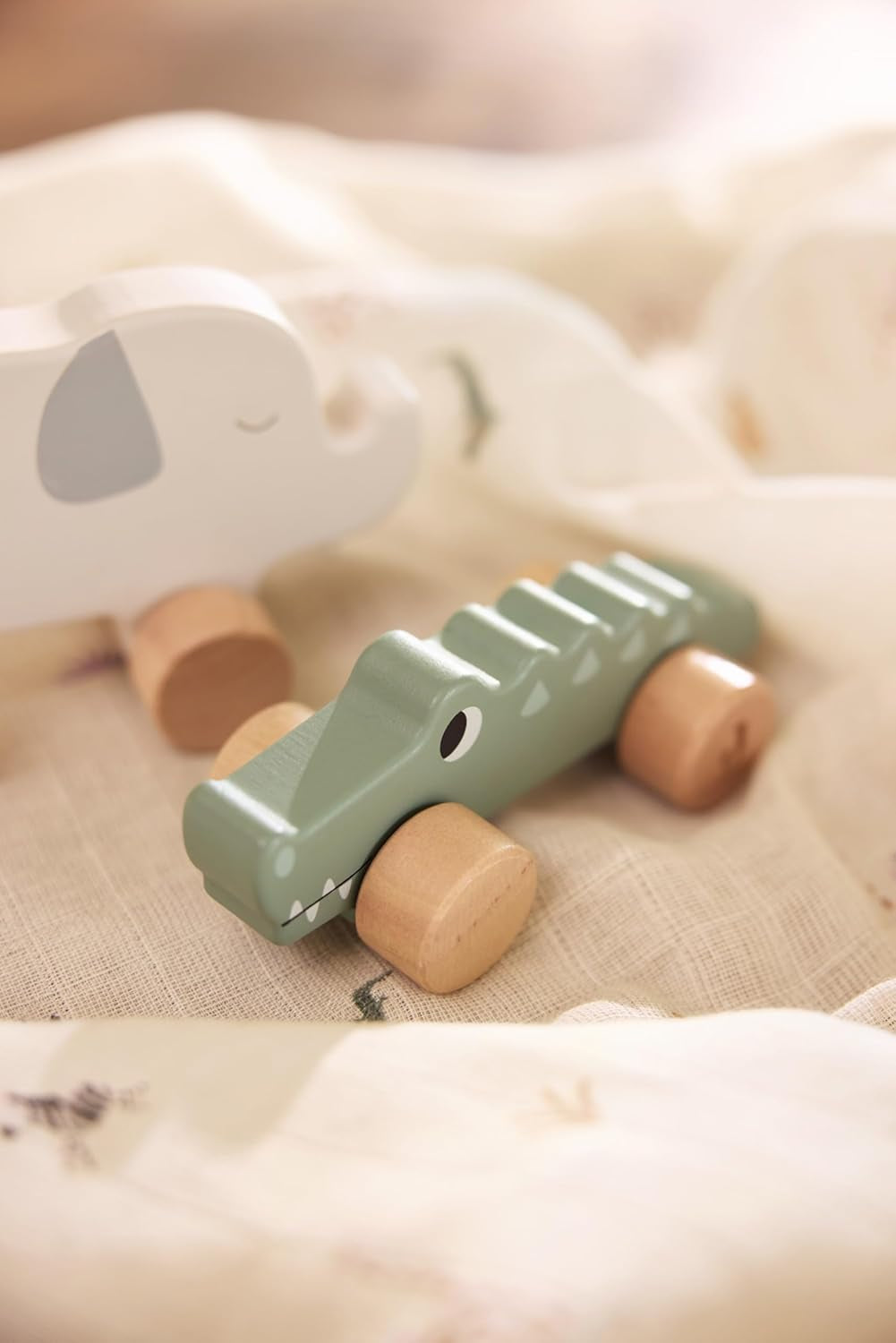 Jollein 112-001-67090 Giocattolo in legno su ruote, verde Baby Toys Naty Shop