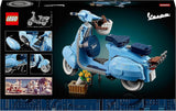 LEGO Icons Vespa 125, modello di motocicletta costruibile, scooter italiano vintage, kit modello per adulti, pezzo da esposizione come decorazione della stanza, regali per donne e uomini 10298 Kit di costruzione Besuche den LEGO-Store