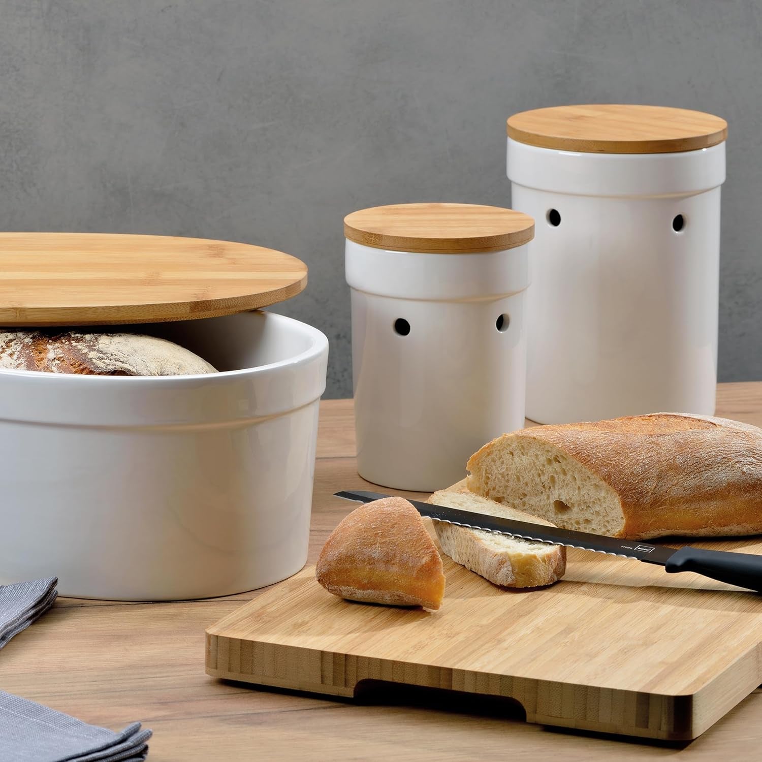 Portapane Kela con fori di ventilazione, portapane in ceramica, SALENA, ciotola per il pane, bianco, 36,5 x 23,5 x 14 cm Contenitori per alimenti Naty Shop