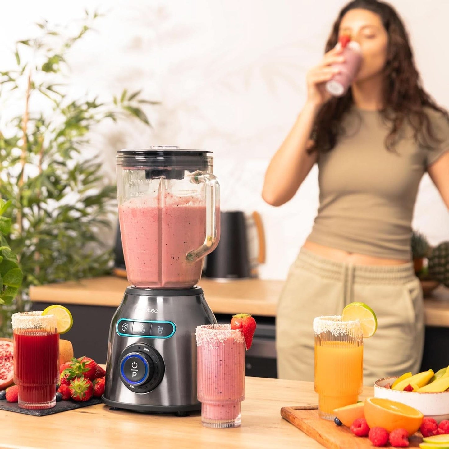 Robot da cucina Cecotec Power Black Titanium 2200MAX Smooth, 2200 W Maximale Leistung, 6 Klingen Aus Edelstahl, Funzione Ice Crush, Funzione Turbo e Smoothie, Funzione Autoclean Kitchen Naty Shop